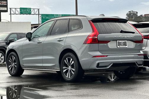 2024 Volvo XC60 B5 Core Dark Theme