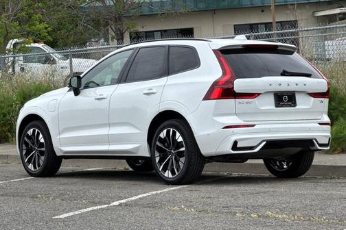 Crystal White Metallic 2026 Volvo XC60 Plug-In Hybrid Plus, T8 AWD Electric/Gasoline, Dark
