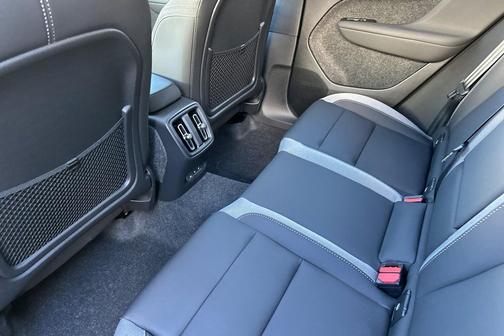2025 Volvo EX40 Twin Motor Core