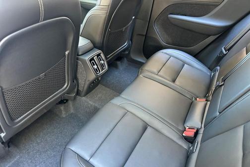 2026 Volvo XC40 B5 Ultra