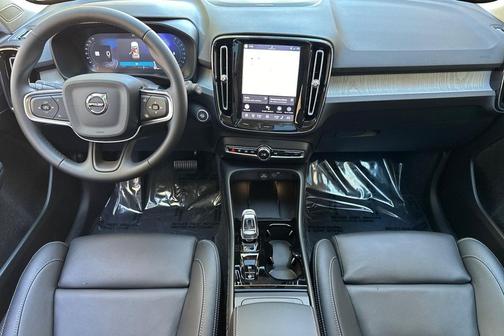 2026 Volvo XC40 B5 Ultra