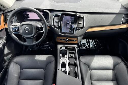 2023 Volvo XC90 Recharge Plug-In Hybrid T8 Plus Dark Theme 7-Seater