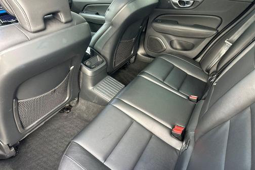 2024 Volvo S60 Recharge Plug-In Hybrid T8 Core Dark Theme