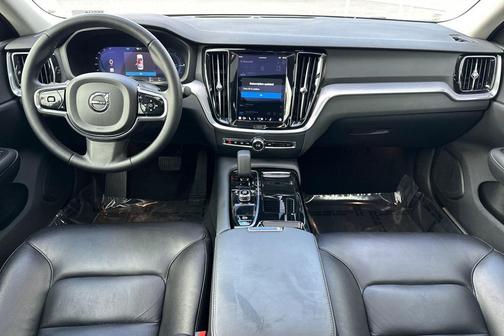 2024 Volvo S60 Recharge Plug-In Hybrid T8 Core Dark Theme