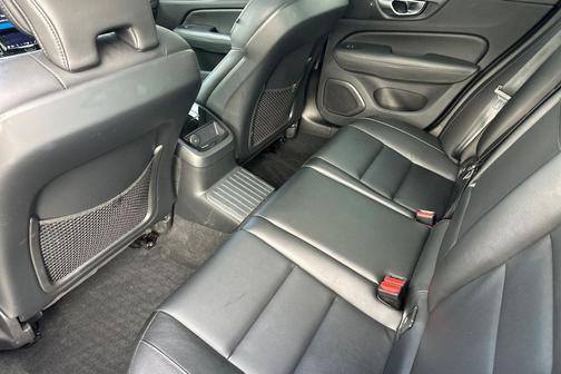 2024 Volvo S60 Recharge Plug-In Hybrid T8 Core Dark Theme