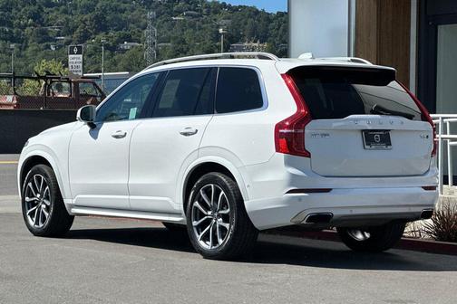 2019 Volvo XC90 T6 Momentum