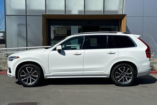 2019 Volvo XC90 T6 Momentum