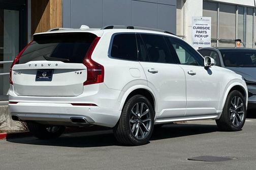 2019 Volvo XC90 T6 Momentum