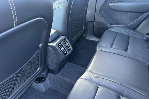 2026 Volvo XC40 Core, B5 AWD Gas (mild hybrid), Dark