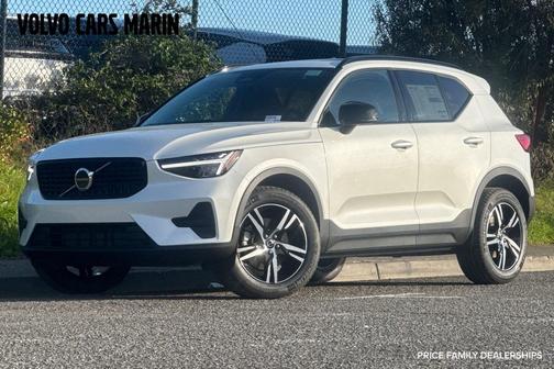 2026 Volvo XC40 Core, B5 AWD Gas (mild hybrid), Dark