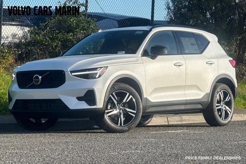 2026 Volvo XC40 Core, B5 AWD Gas (mild hybrid), Dark