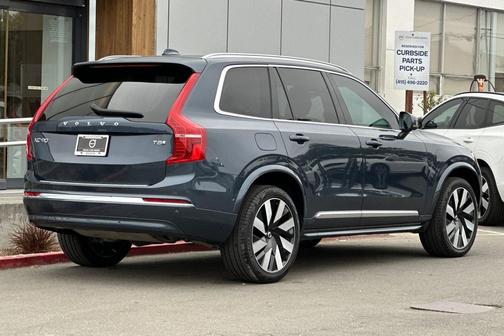 2025 Volvo XC90 Plug-In Hybrid T8 Plus 6-Seater