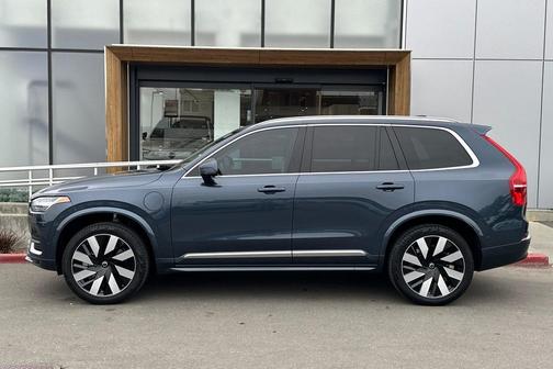 2025 Volvo XC90 Plug-In Hybrid T8 Plus 6-Seater