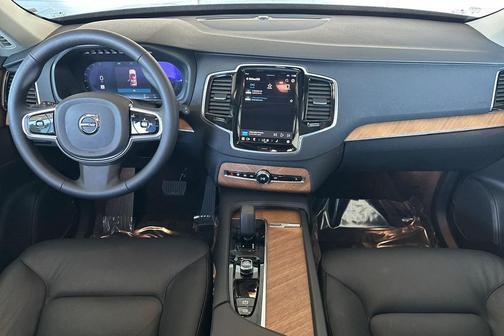 2024 Volvo XC90 Recharge Plug-In Hybrid T8 Plus Bright Theme 7-Seater