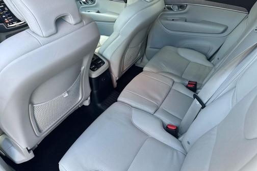 2023 Volvo XC90 Recharge Plug-In Hybrid T8 Plus Bright Theme 7-Seater
