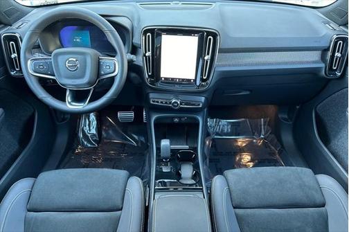 2022 Volvo XC40 Recharge Pure Electric P8 Twin Ultimate