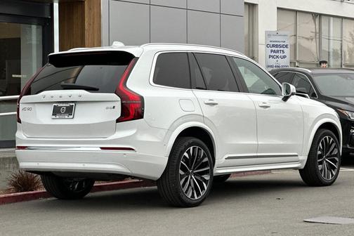 2026 Volvo XC90 B6 Plus 7-Seater
