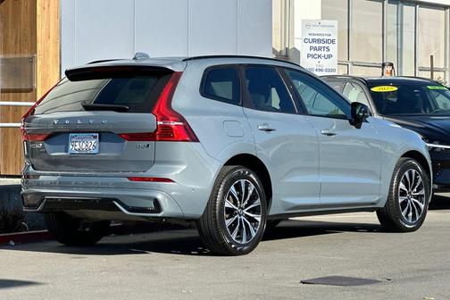 2023 Volvo XC60 B5 Plus Dark Theme