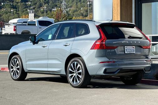 2023 Volvo XC60 B5 Plus Dark Theme
