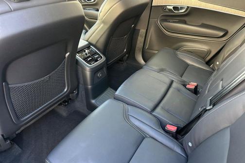 2024 Volvo XC90 Recharge Plug-In Hybrid T8 Ultimate Bright Theme 7-Seater