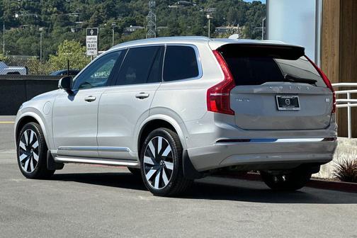 2024 Volvo XC90 Recharge Plug-In Hybrid T8 Ultimate Bright Theme 7-Seater