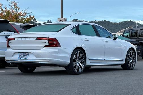 2025 Volvo S90 B6 Plus