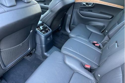 2024 Volvo XC90 Recharge Plug-In Hybrid T8 Core Bright Theme