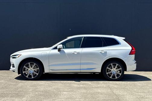 Crystal White Metallic 2021 Volvo XC60 Recharge Plug-In Hybrid T8 Inscription