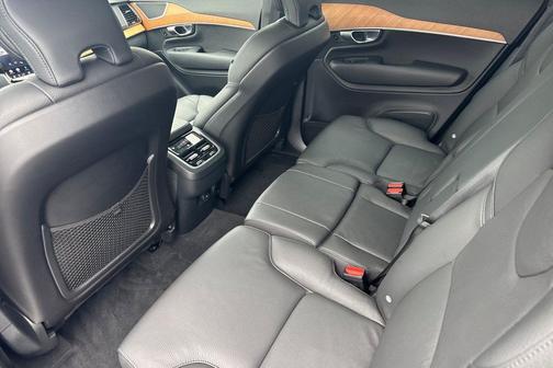 Onyx Black Metallic 2025 Volvo XC90 B6 Plus 7-Seater