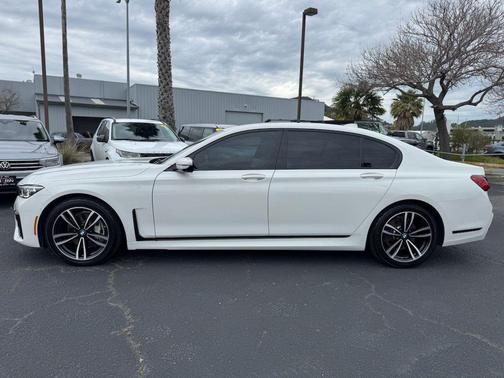 Alpine White 2021 BMW 740 740i