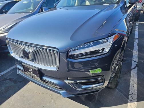 Onyx Black Metallic 2023 Volvo XC60 Recharge Plug-In Hybrid T8 Ultimate Dark Theme