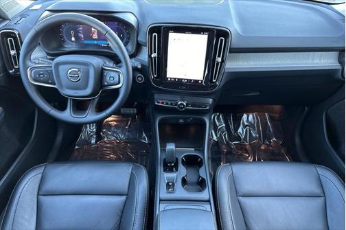 2023 Volvo XC40 B4 Core