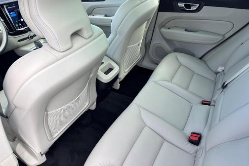 Crystal White Metallic 2023 Volvo XC60 B5 Core