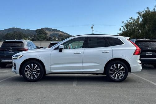 Crystal White Metallic 2023 Volvo XC60 B5 Core