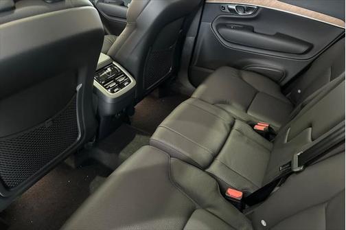 2025 Volvo XC90 B6 Plus 7-Seater