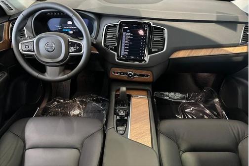 2025 Volvo XC90 B6 Plus 7-Seater