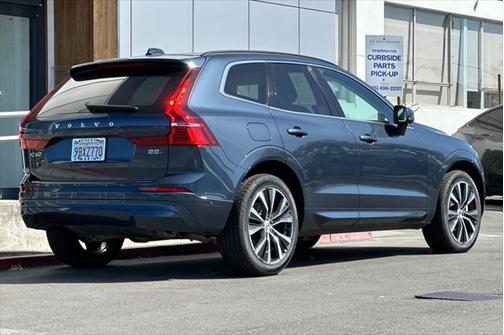 2022 Volvo XC60 B5 Momentum