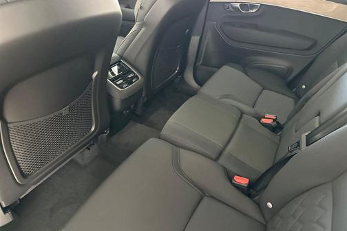 Aurora Silver 2026 Volvo XC90 Plus, B5 AWD Gas (mild hybrid), Gasoline, Bright, 7 Seats