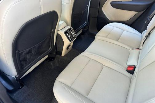 2026 Volvo XC40 B5 Ultra