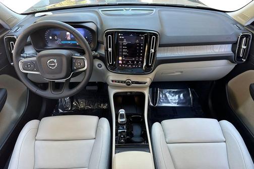 2026 Volvo XC40 B5 Ultra