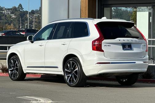 2023 Volvo XC90 B5 Plus