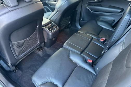 2023 Volvo XC90 B5 Plus