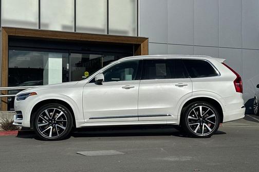 2023 Volvo XC90 B5 Plus