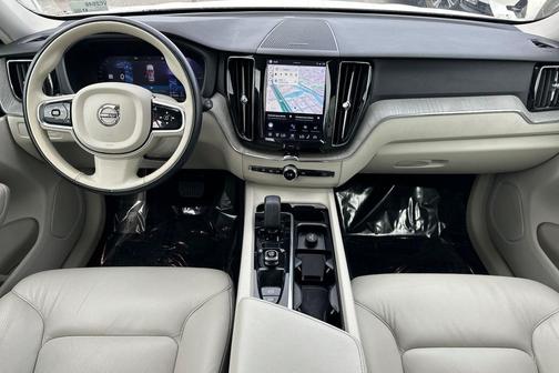 2023 Volvo XC60 Recharge Plug-In Hybrid T8 Plus Bright Theme