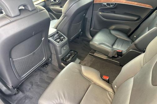 2023 Volvo XC90 Recharge Plug-In Hybrid T8 Plus 6-Seater