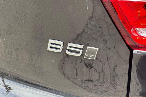 Onyx Black 2026 Volvo XC40 Ultra, B5 AWD Gas (mild hybrid), Dark