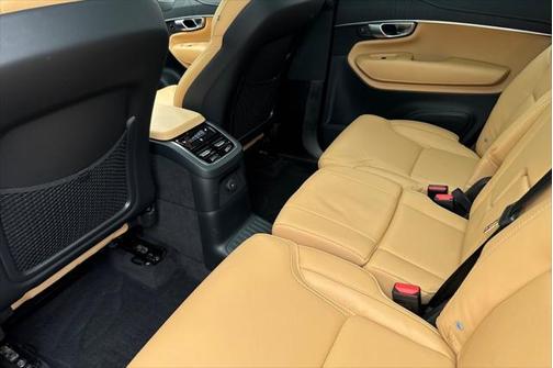 2024 Volvo XC90 Recharge Plug-In Hybrid T8 Ultimate Bright Theme 7-Seater