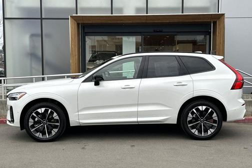 2026 Volvo XC60 B5 Plus