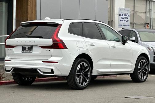 2026 Volvo XC60 B5 Plus