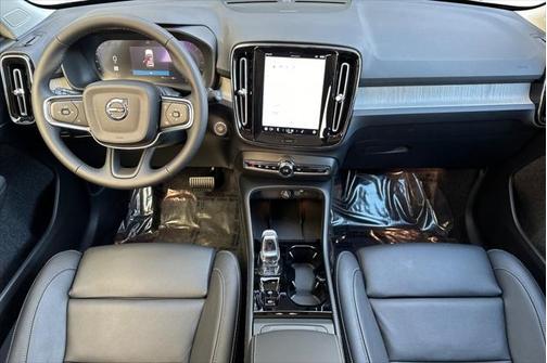 2025 Volvo XC40 B5 Ultra Dark Theme